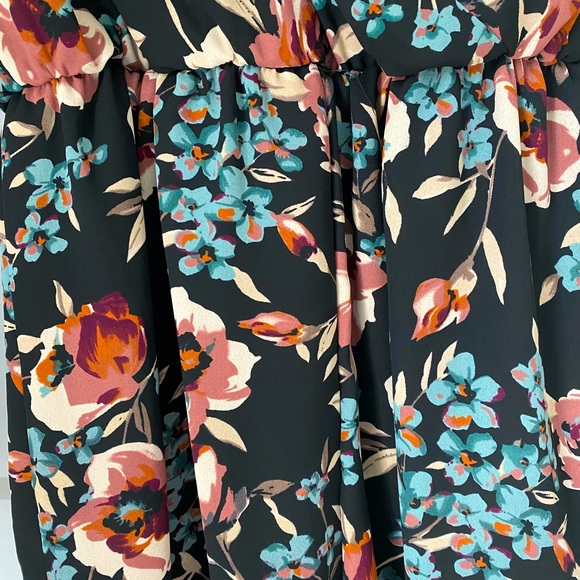 Everly Floral Romper - Picture 4 of 5